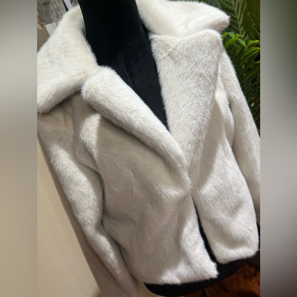 House of Harlow 1960 Faux Fur Creme Coat w/ Pockets Small - Picture 3 of 7